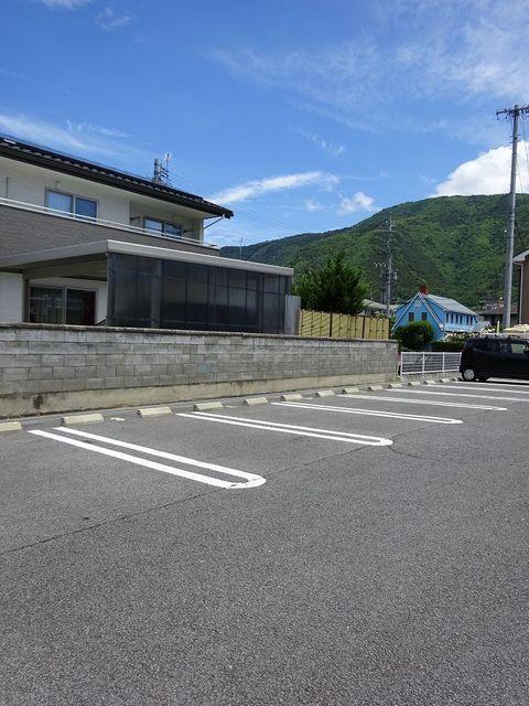 プリマクラッセ（103） 駐車場