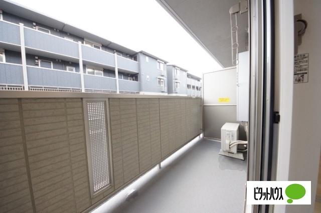 リヴェール中御所　C（102） バルコニー