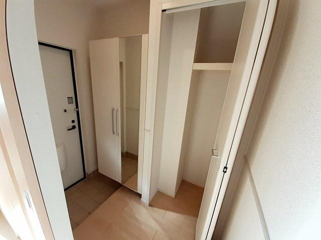 エルヴィータＳ（102） 玄関
