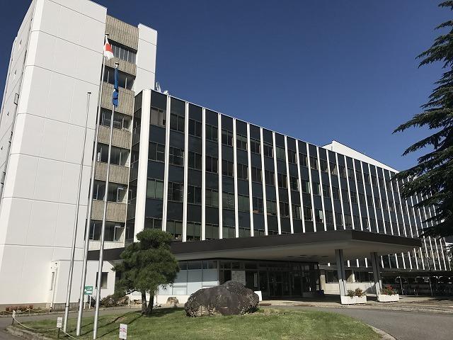 塩尻市役所：850m