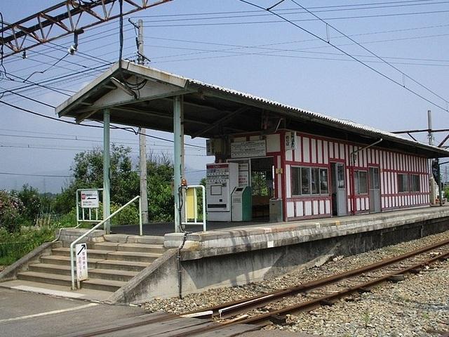 下之郷駅：1400m