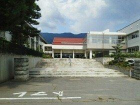 坂城小学校：390m