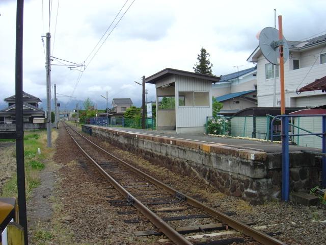 大庭駅(松本電鉄　上高地線)：237m