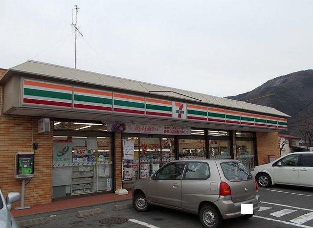 セブンイレブン戸倉店：79m