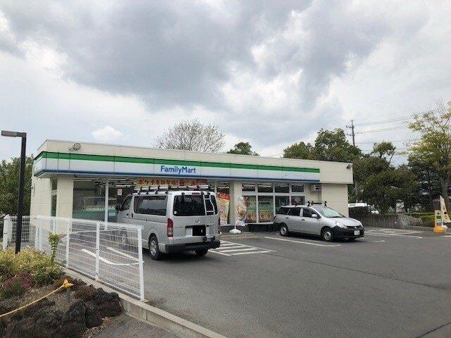 ファミリーマート：1100m