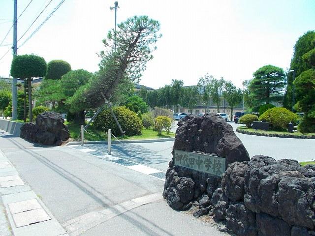 御代田中学校：2100m