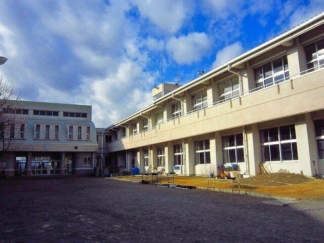 東小学校：2600m