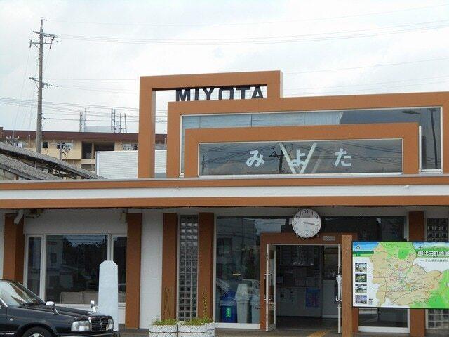 御代田駅：2200m