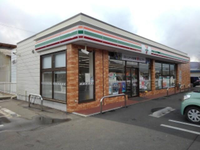 セブンイレブン戸倉内川店：650m