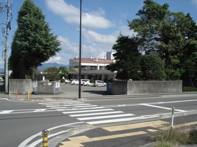 塩尻市立吉田小学校：928m