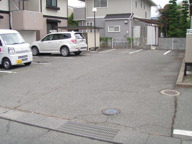 セジュール８たなか　Ａ（102） 駐車場