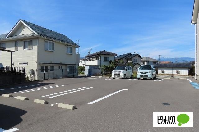 コマクサ（103） 駐車場