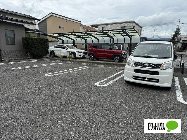 ウララ（202） 駐車場