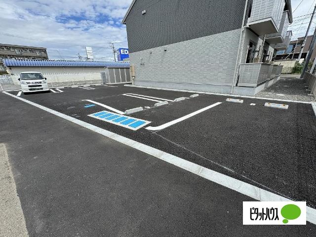 calmo luna（102） 駐車場
