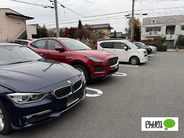 シュティルⅠ（201） 駐車場