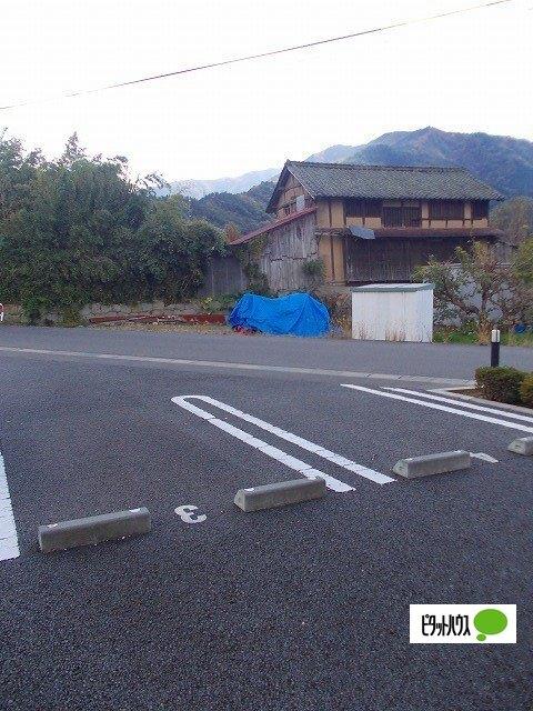 ベルヴィル松代　Ｂ（201） 駐車場