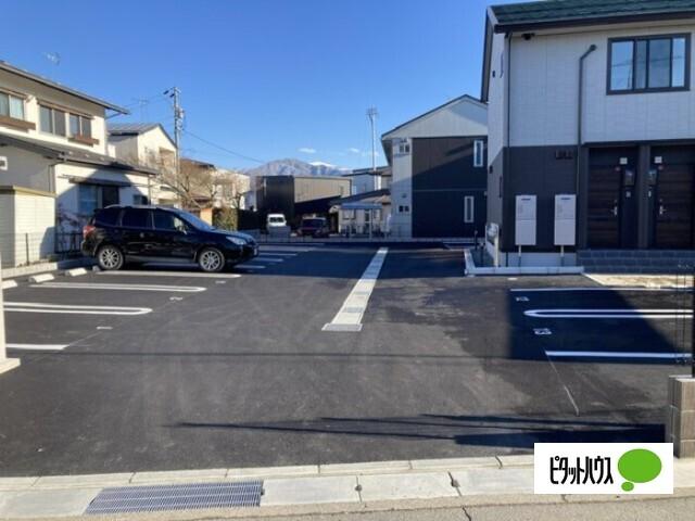 グランディス（106） 駐車場