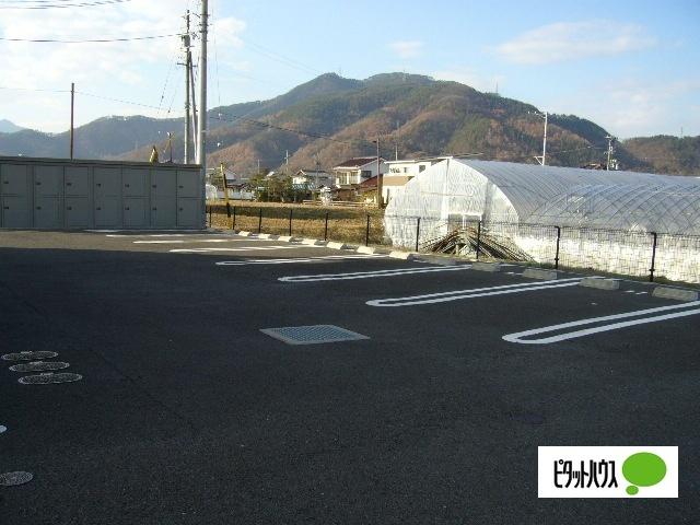 サニーコート 駐車場