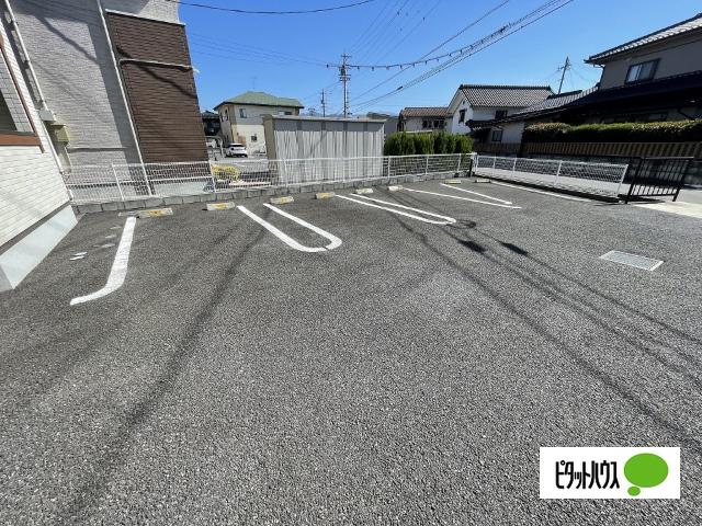ジェルメ　Ⅲ（102） 駐車場