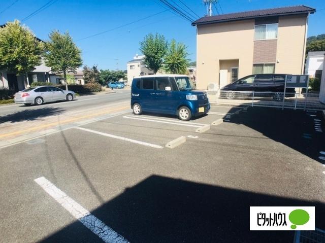 デフィサイトー（102） 駐車場