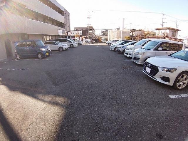 ＥＬＲＶＥＲ(エルヴェ)（205） 駐車場
