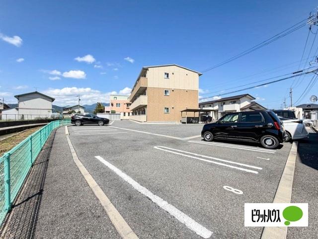 レグラス稲里Ｆ（1-D） 駐車場