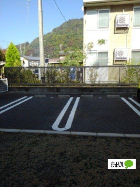 ガーデンハウス朝日山　Ｄ（101） 駐車場