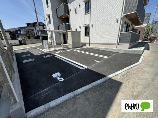 トリシア中越（102） 駐車場