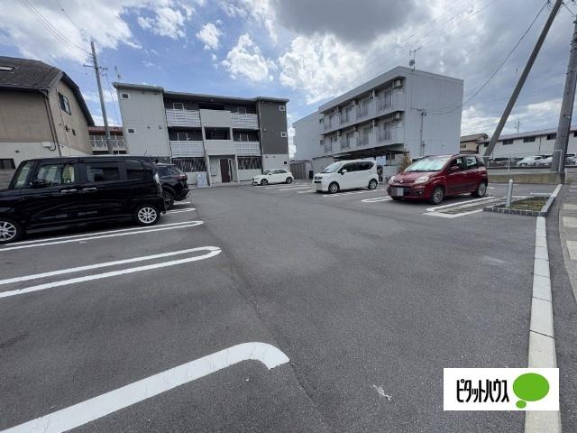 ヴィオコート　平田（305） 駐車場