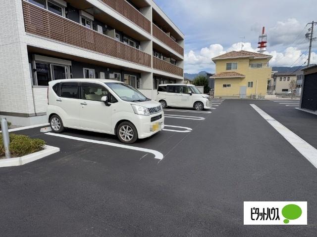 CouR18高宮Ｅ（306） 駐車場