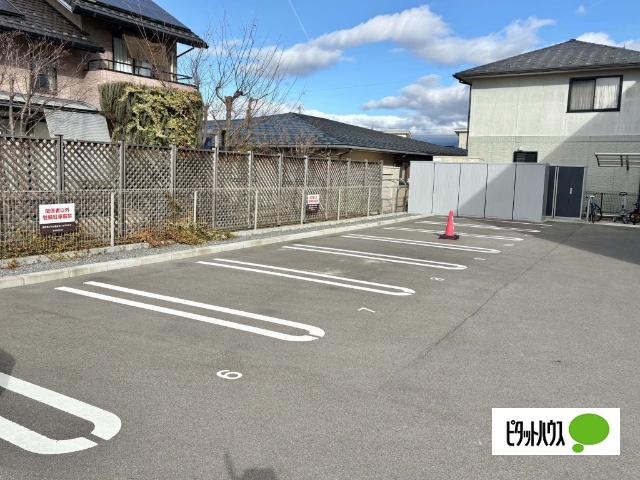 レジェーロ稲葉（102） 駐車場