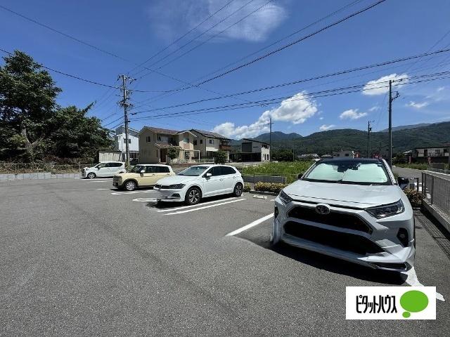 リヴ　フリーリ　Ⅱ（101） 駐車場