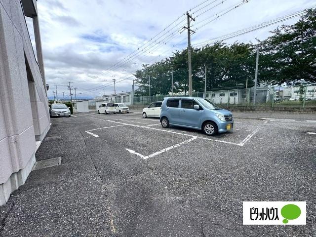 Cent　Eclat　Une（サン　エクラ　アン） 駐車場
