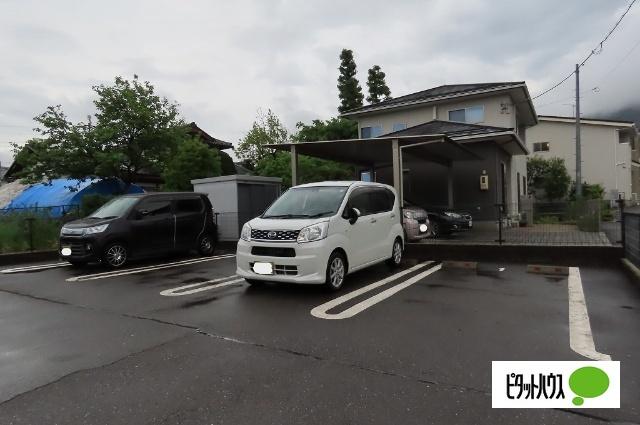 Ｖｉｌｌａ　Ｒａｆｆｉｎｅ（201） 駐車場