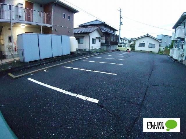 ラ・リヴィエール（202） 駐車場