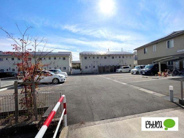 パルテール三本柳（102） 駐車場