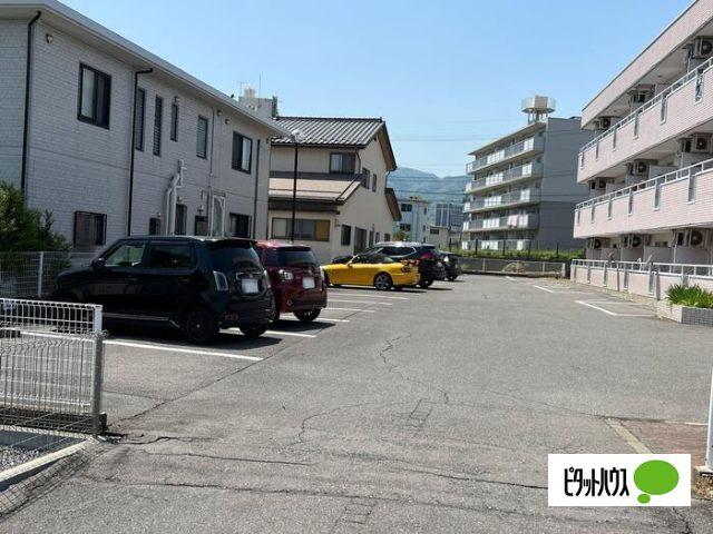 クレセントハウス・七瀬（110） 駐車場