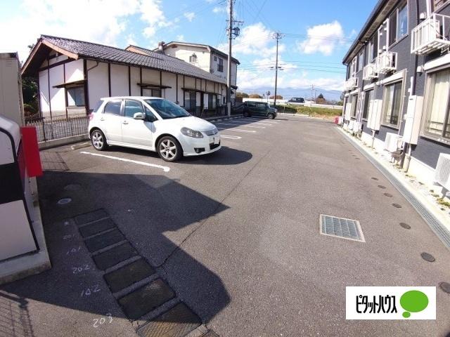カーサ　シエロブルー（104） 駐車場