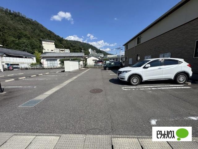 サンスカイ　虹（102） 駐車場