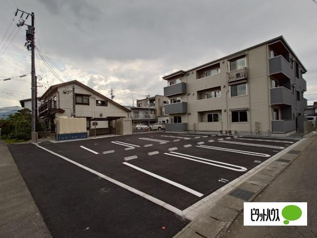 Ｊ-Ｒｏｏｍ☆妃　Ⅶ番館　屋代駅前（302） 駐車場
