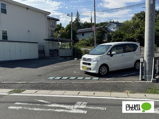 アヴニール　シャルマン（103） 駐車場