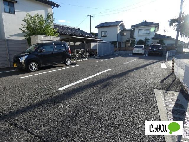 リアンボヌール島立（101） 駐車場