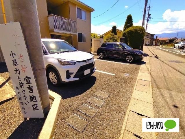 リーヴァ（102） 駐車場