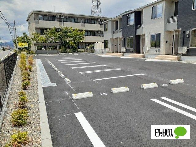 ファインエコー（204） 駐車場