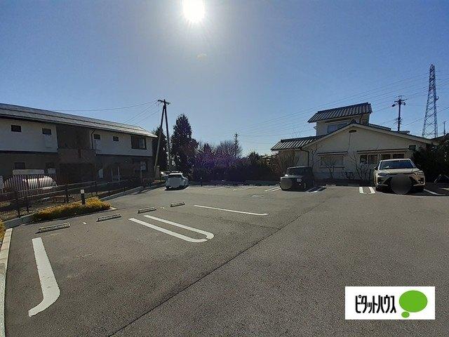 ヴィラ弁天南（202） 駐車場