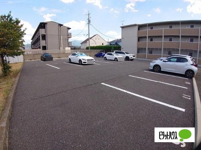 コンフォート征矢野（206） 駐車場