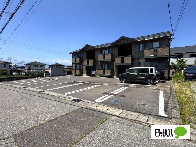 コリーヌ寿（203） 駐車場