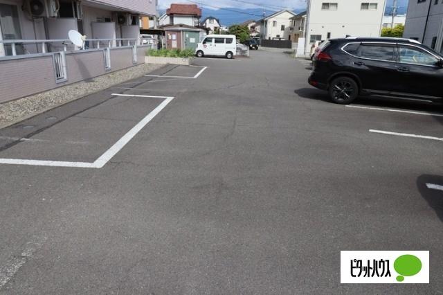 クレセントハウス・七瀬（205） 駐車場
