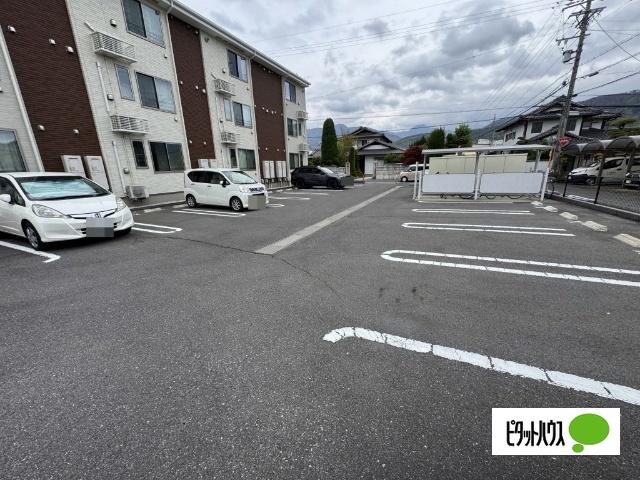 シェーネ（104） 駐車場