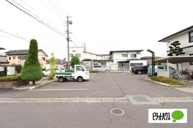 ハイグラッド　Ａ（205） 駐車場